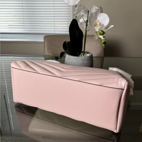 NWT Michael Kors Whitney Quilted MD Chain Shoulder Tote Blush Pink MSRP$628 - Picture 4 of 8